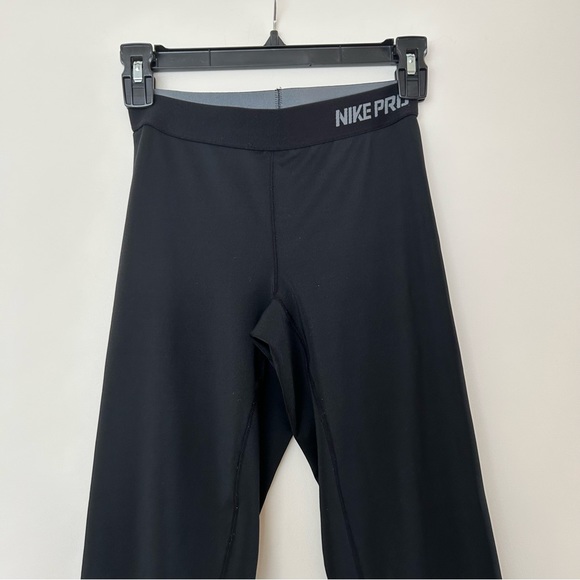 Women’s Nike Pro Capri Leggings - Picture 8 of 12